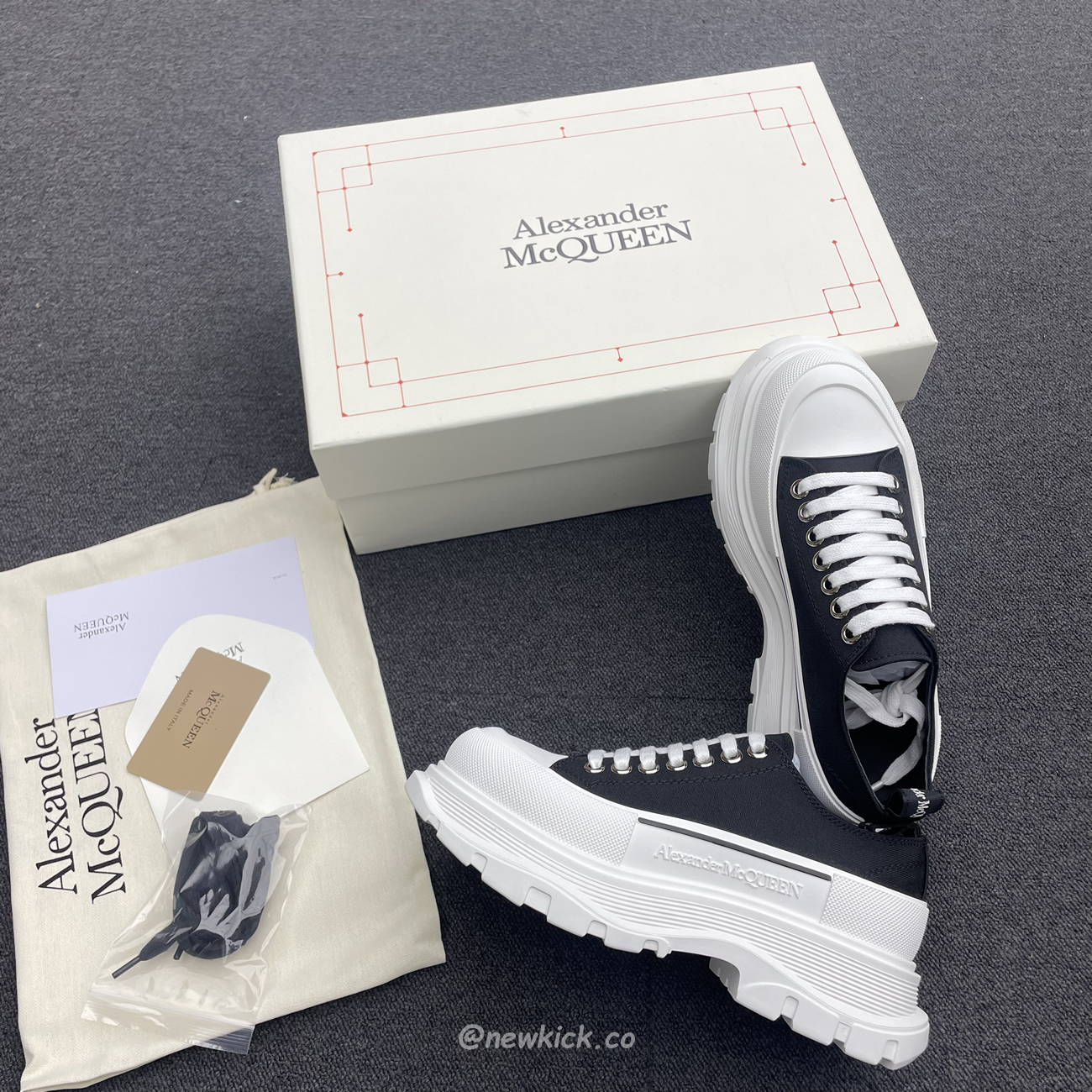 Alexander Mcqueen Tread Slick Low Lace Up Black White (11) - www.newkick.vip